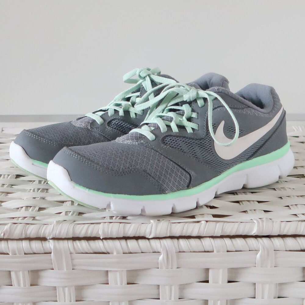 Nike Flex Experience RN 3 Women’s Running Shoes Gray Mint Green Sneakers 8.5